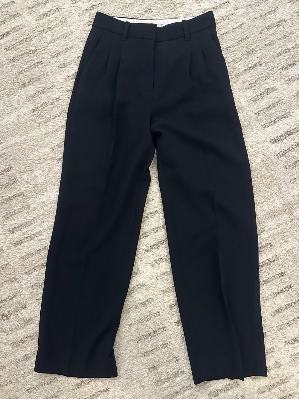 Aritzia Effortless Pant Black Size 4 Short